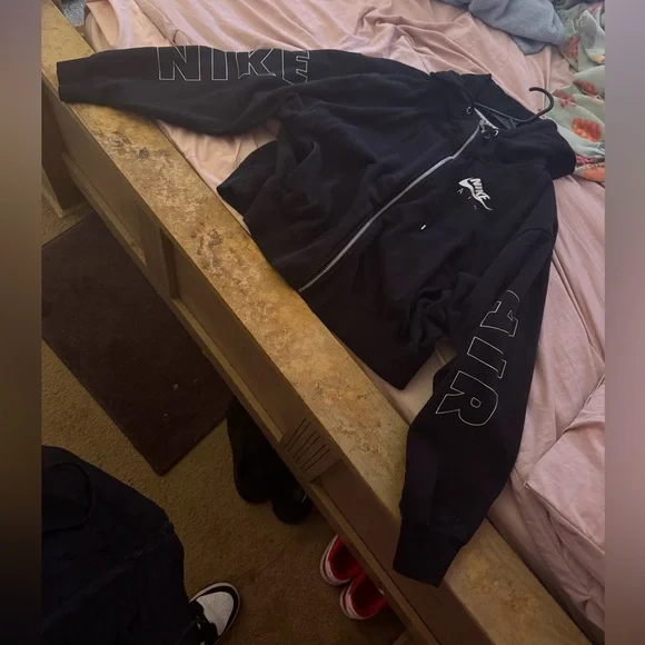 Nike jacket - Picture 1 of 4